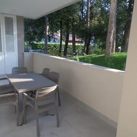 Cozy Flat For Five Guests In An Enclosed Apartment Bibione