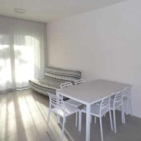 Cozy Flat For Five Guests In An Enclosed Apartment Bibione