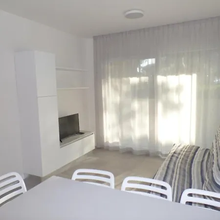 Cozy Flat For Five Guests In An Enclosed Apartment